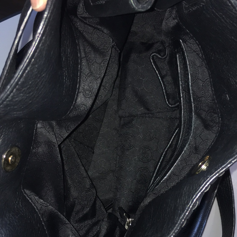 Michael Kors Retired Black Leather Handbag (Includes dust bag) - Picture 11 of 13